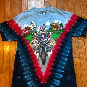Gently used Grateful Dead men’s tie dye t-shirt